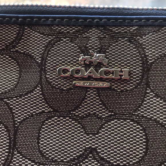 Brown Coach wristlet❤️ - Picture 15 of 15